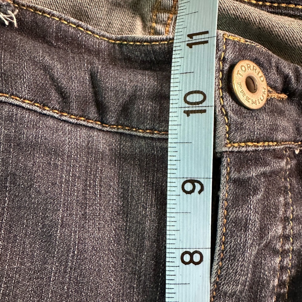 Torrid Blue Skinny Jeans with Contrast Stitching 14 GUC - Picture 3 of 11